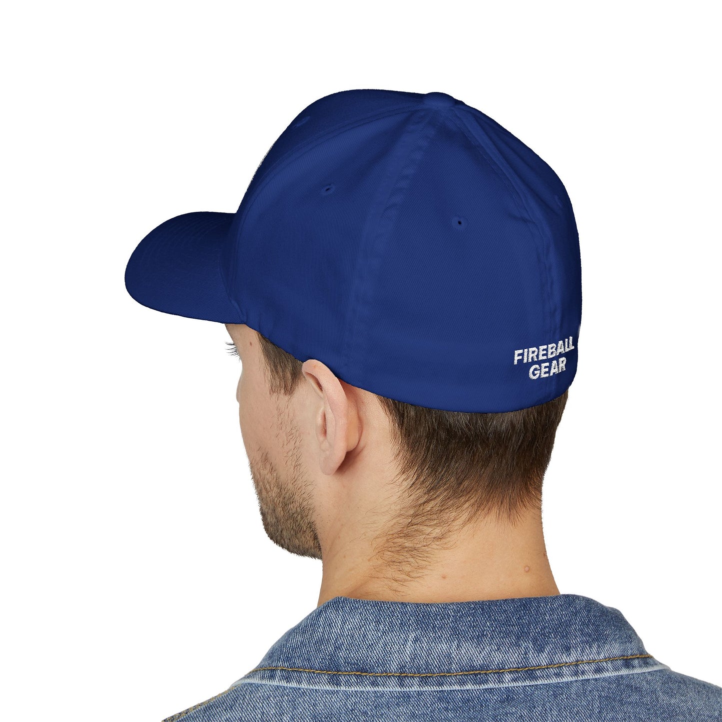 Fireball Gear – Flame & Gear – Weiß – FlexFit-Baseballkappe mit Stickerei